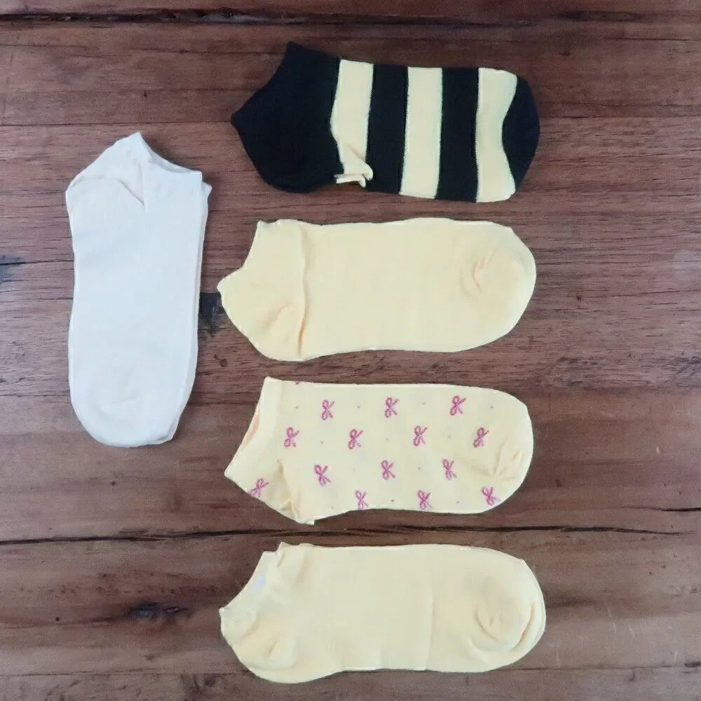 5 PAIR BLACK & YELLOW ANKLE SOCKS WOMENS SIZE 5 TO 8 NWT